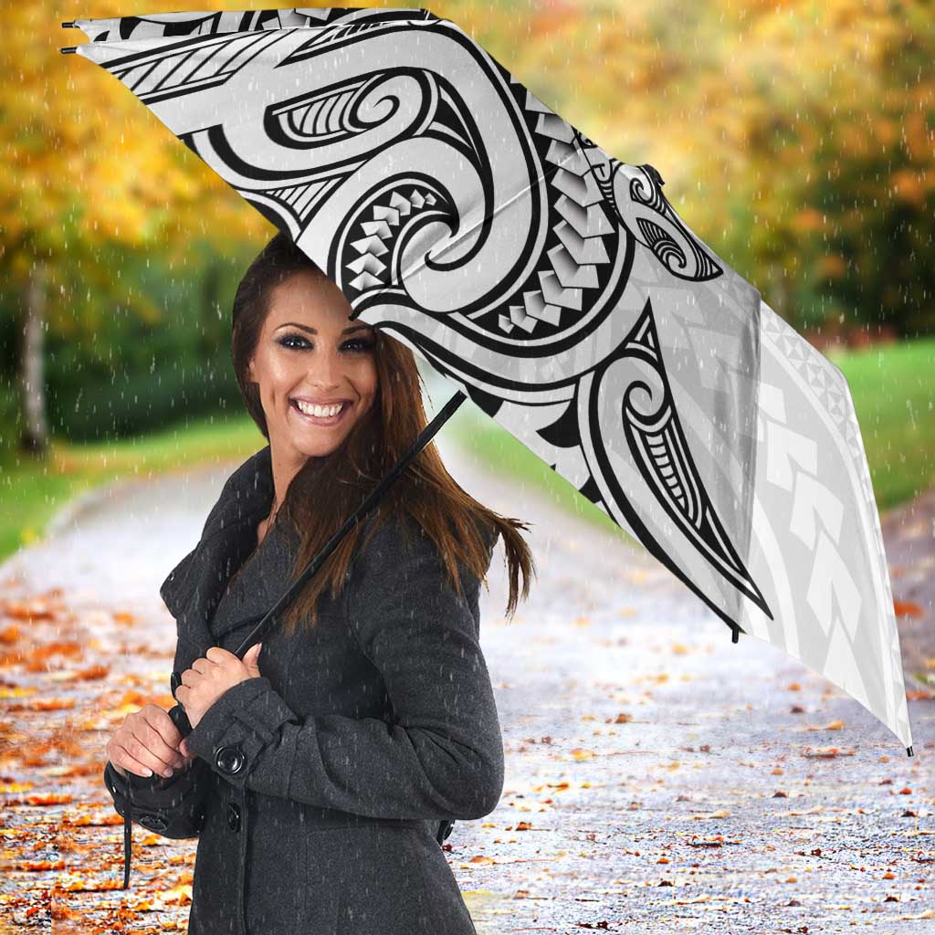 New Zealand Hammerhead Shark Umbrella Maori Haehae Mangopare White - Aussie Hoodie