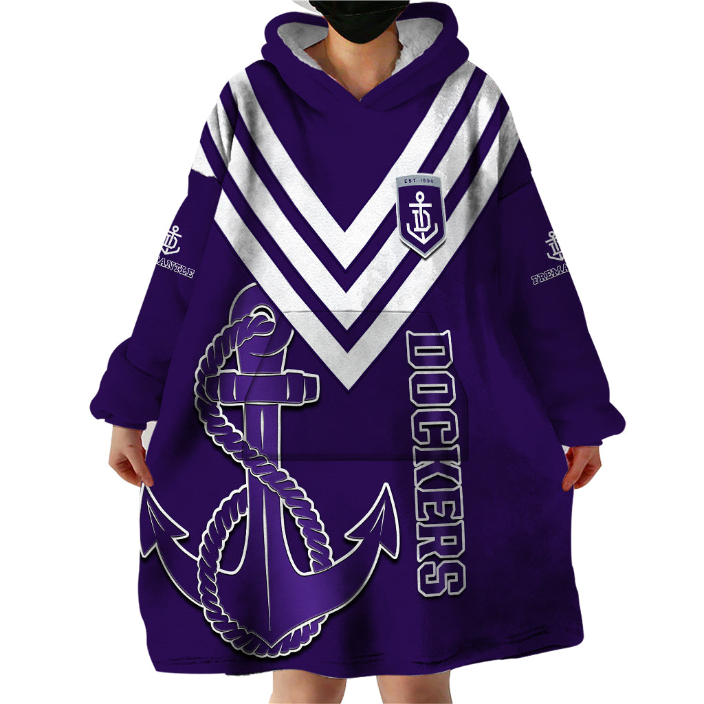 fremantle-dockers-football-2023-wearable-blanket-hoodie-go-freo-sporty-version-01