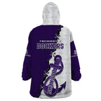 fremantle-dockers-football-2023-wearable-blanket-hoodie-go-freo-sporty-version-02