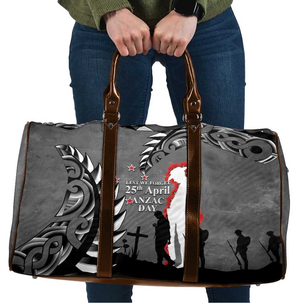 New Zealand ANZAC Day Travel Bag 25th April Silver Fern With Poppy - Aussie Hoodie