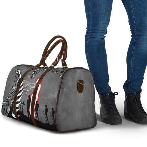New Zealand ANZAC Day Travel Bag 25th April Silver Fern With Poppy - Aussie Hoodie
