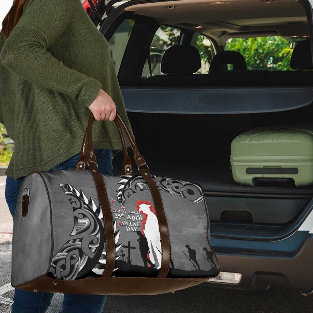 New Zealand ANZAC Day Travel Bag 25th April Silver Fern With Poppy - Aussie Hoodie