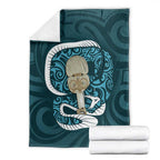 Turquoise New Zealand Eel Blanket Aotearoa Maori Tuna With Kotiate Weapon