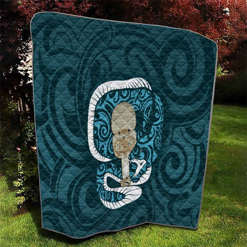 Turquoise New Zealand Eel Quilt Aotearoa Maori Tuna With Kotiate Weapon