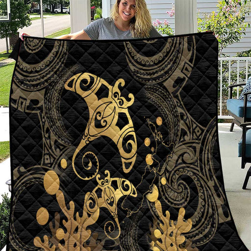 Black And Gold Aotearoa Whai Quilt NZ Stingrays Maori Curves Style