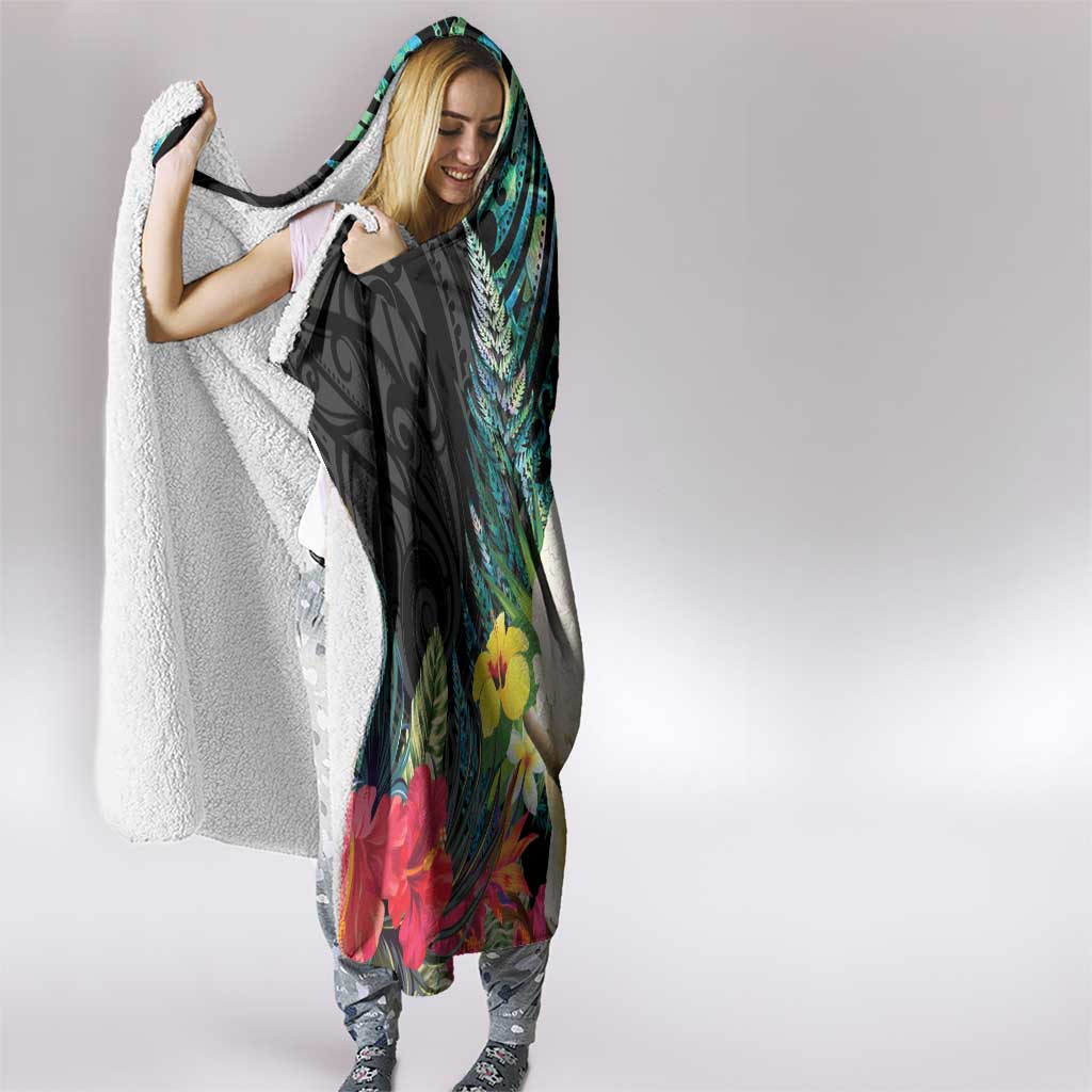 Sulphur-crested Cockatoo New Zealand Hooded Blanket Paua Shell Aotearoa Maori Tropical Flowers - Aussie Hoodie