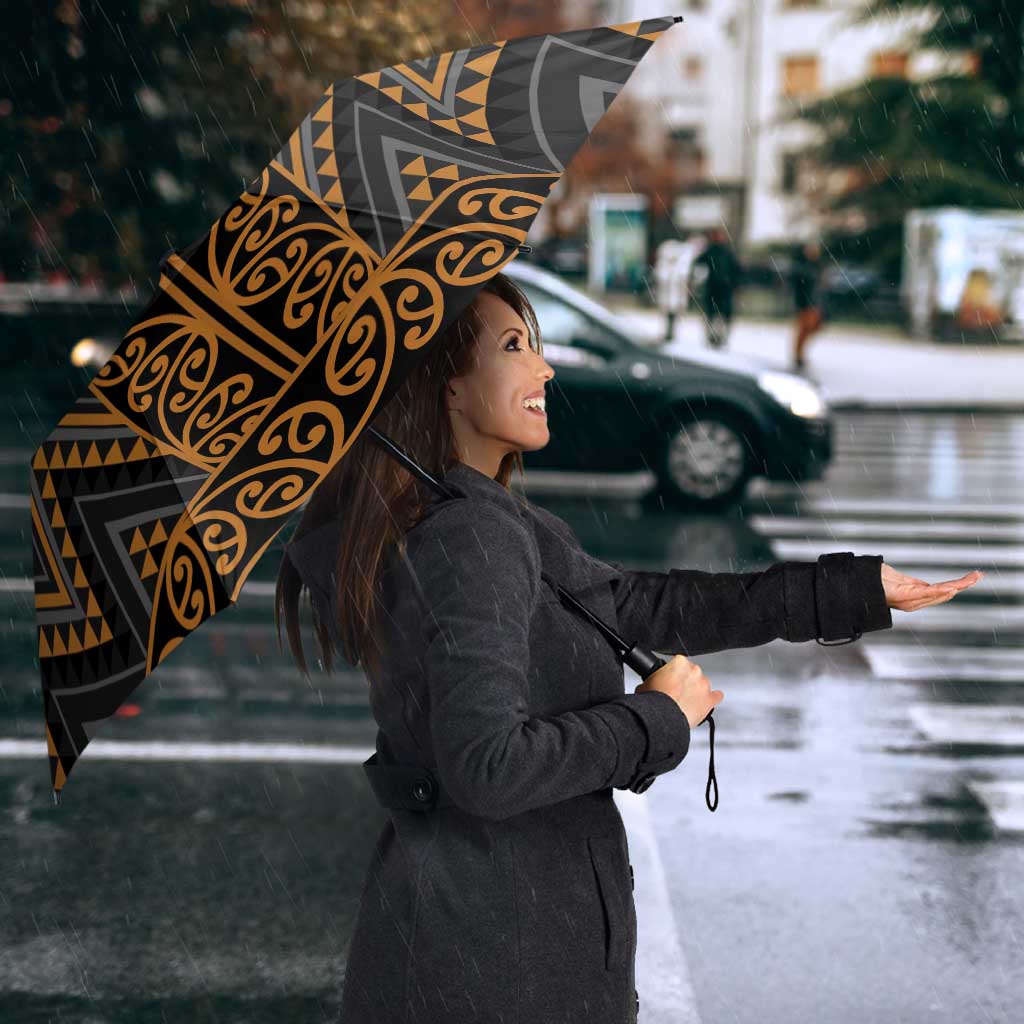 Gold Aotearoa Mangopare Kowhaiwhai Niho Taniwha Umbrella Maori New Zealand - Aussie Hoodie