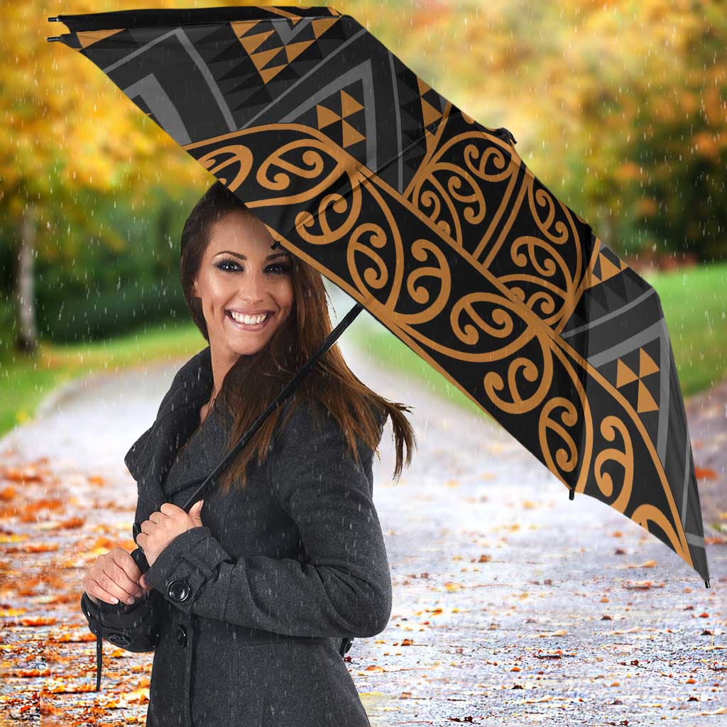 Gold Aotearoa Mangopare Kowhaiwhai Niho Taniwha Umbrella Maori New Zealand - Aussie Hoodie