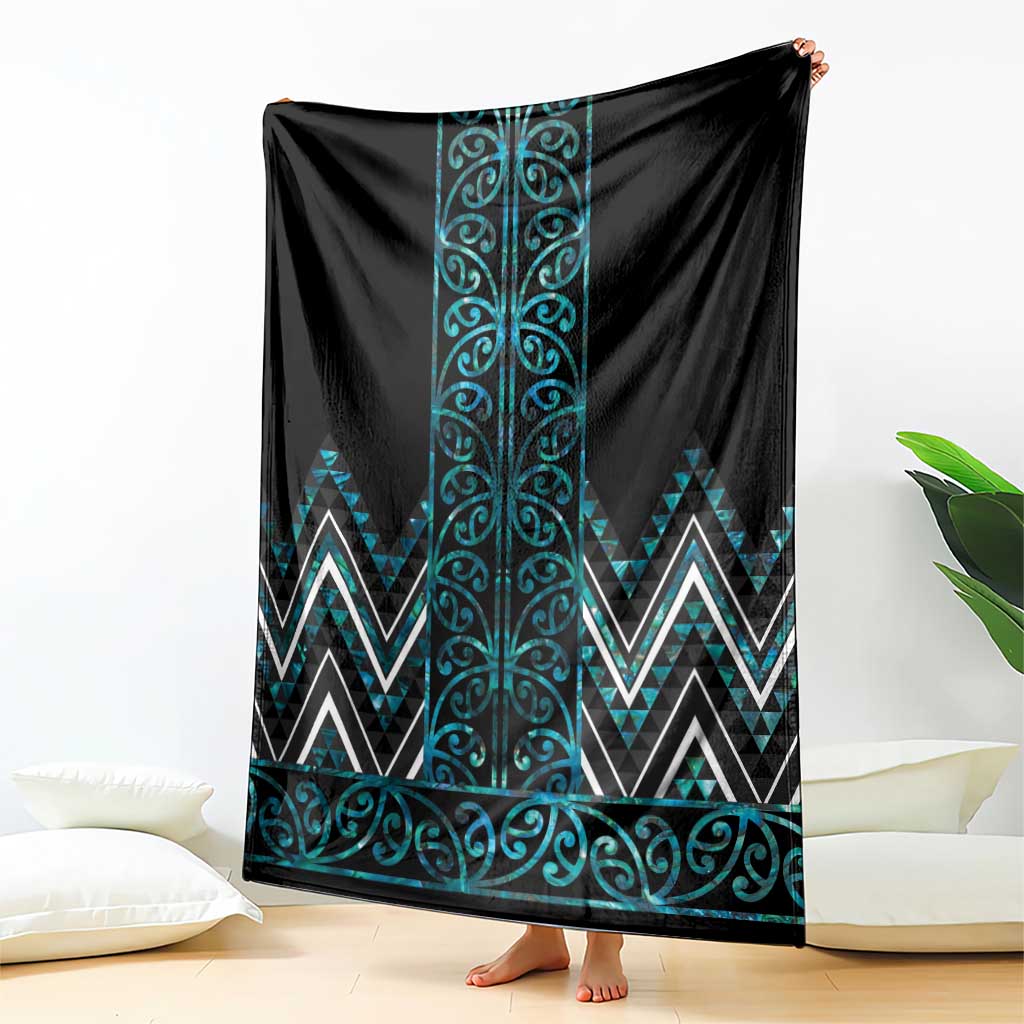 Paua Shell Aotearoa Mangopare Kowhaiwhai and Niho Taniwha Blanket Maori New Zealand