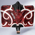 Whero Aotearoa Atua Tumatauenga Personalised Hooded Blanket Maori God Of War Tiki With Taiaha