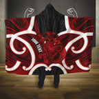 Whero Aotearoa Atua Tumatauenga Personalised Hooded Blanket Maori God Of War Tiki With Taiaha