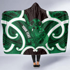 Kakariki Aotearoa Atua Tumatauenga Personalised Hooded Blanket Maori God Of War Tiki With Taiaha