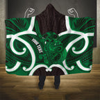 Kakariki Aotearoa Atua Tumatauenga Personalised Hooded Blanket Maori God Of War Tiki With Taiaha