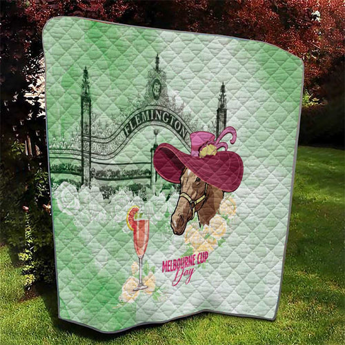 Australia Cup Melbourne Horse Racing Quilt Hats Heels & Horseshoes Yellow Roses - Aussie Hoodie