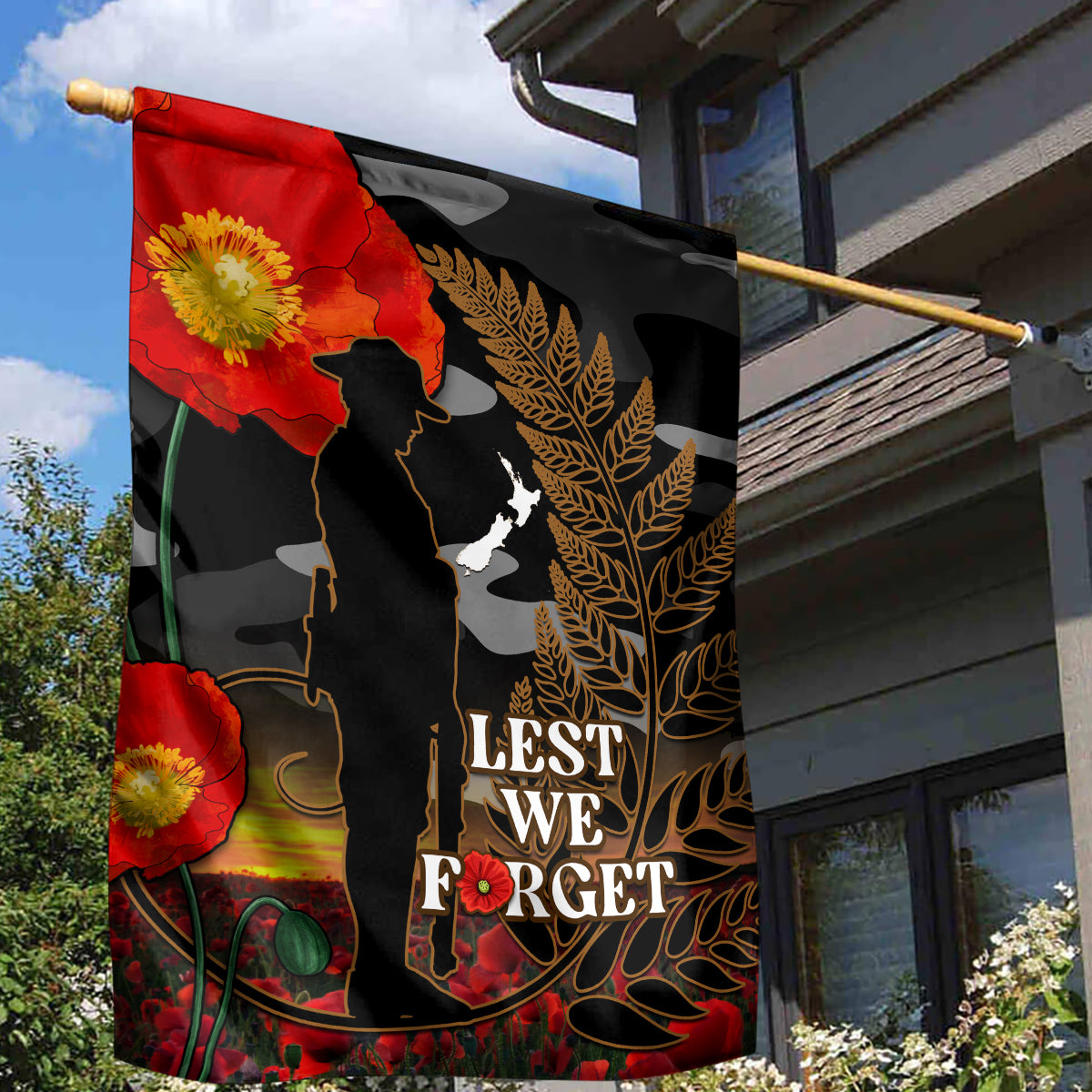 new-zealand-anzac-day-garden-flag-lest-we-forget-silver-fern-with-camouflage