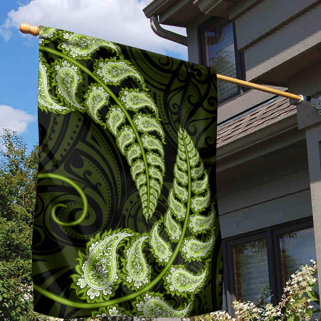 green-new-zealand-paisley-silver-fern-garden-flag-aotearoa-maori