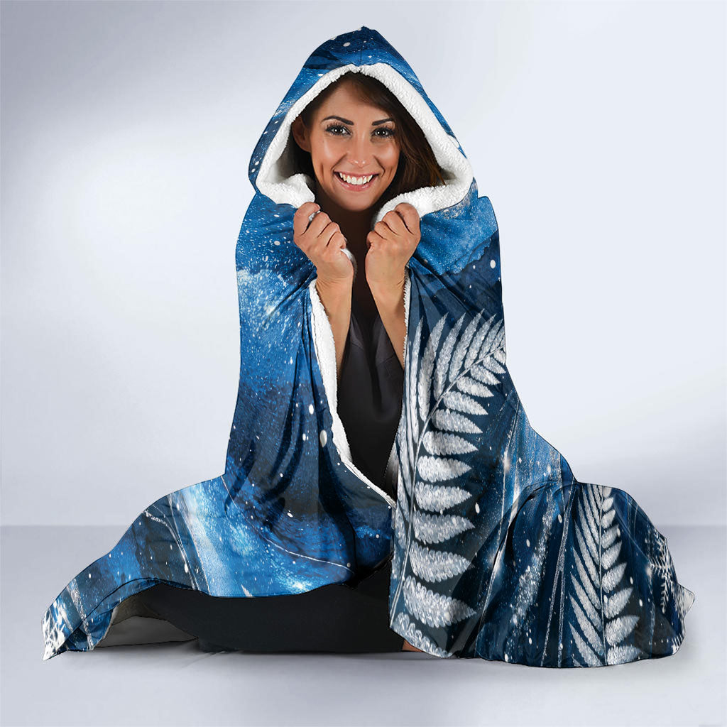 Sulphur-crested Cockatoo New Zealand Christmas In July Hooded Blanket NZ Aroha Koru Fern Marble Vibes
