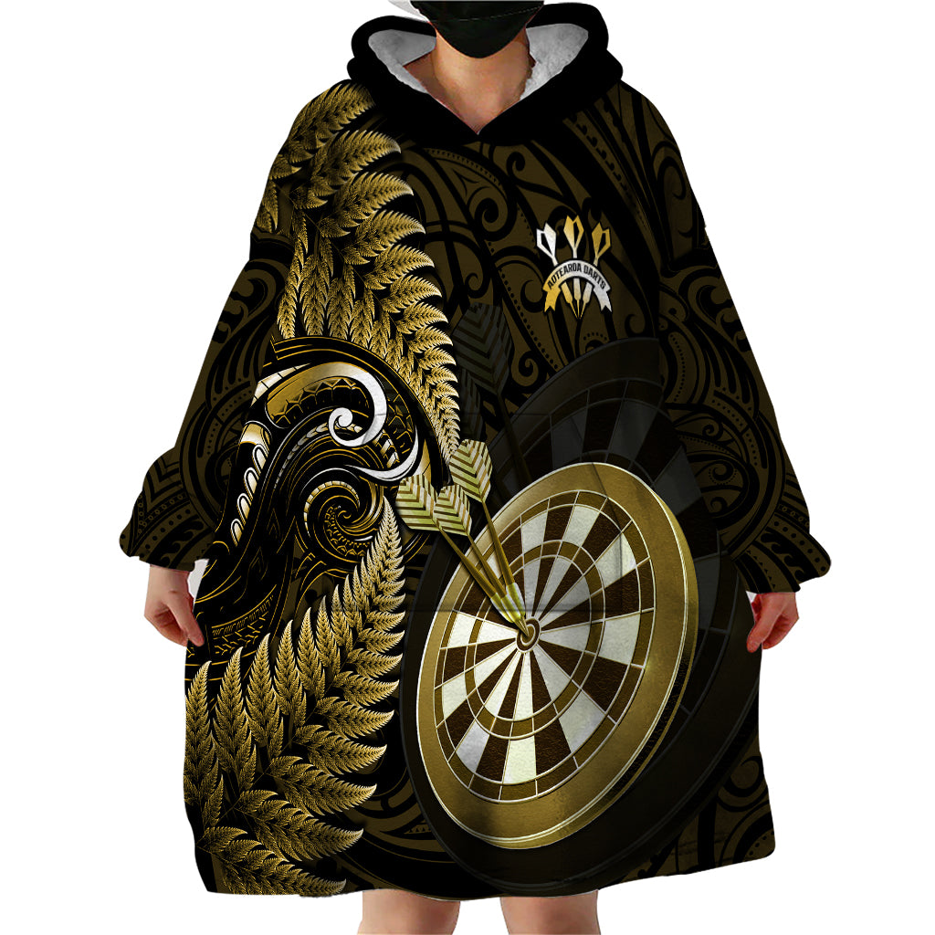 personalised-new-zealand-darts-wearable-blanket-hoodie-happiness-is-a-tight-threesome-maori-gold