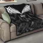 Custom New Zealand Silver Fern Football Quilt Go Aotearoa Grunge Black - Aussie Hoodie