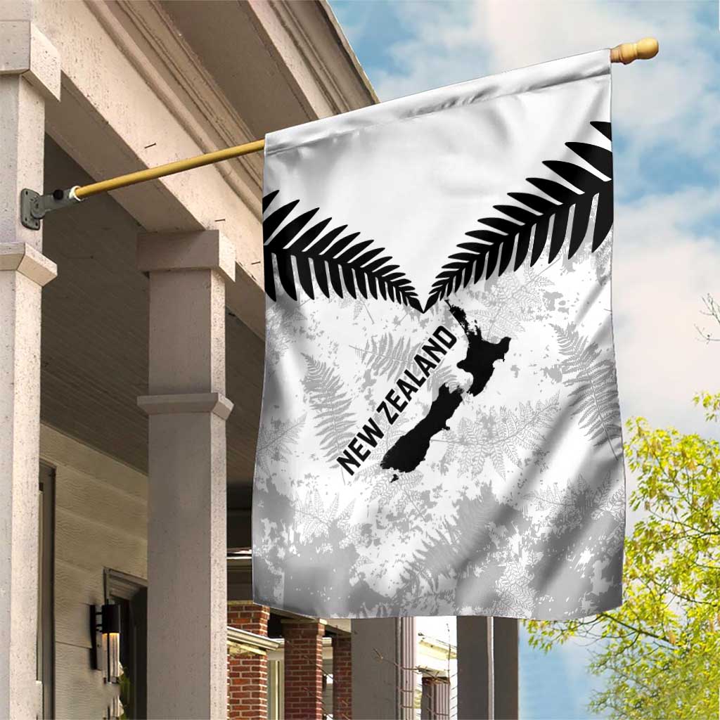 Custom New Zealand Silver Fern Football Garden Flag Go Aotearoa Grunge White - Aussie Hoodie