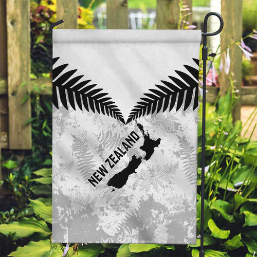 Custom New Zealand Silver Fern Football Garden Flag Go Aotearoa Grunge White - Aussie Hoodie