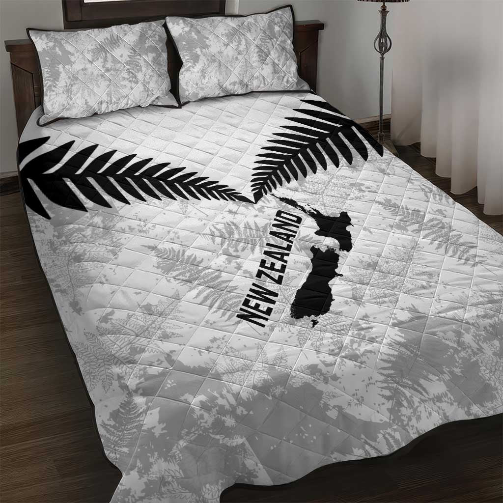 Custom New Zealand Silver Fern Football Quilt Bed Set Go Aotearoa Grunge White - Aussie Hoodie