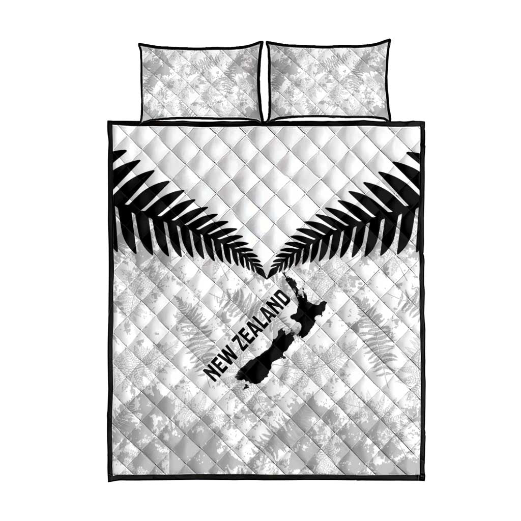 Custom New Zealand Silver Fern Football Quilt Bed Set Go Aotearoa Grunge White - Aussie Hoodie