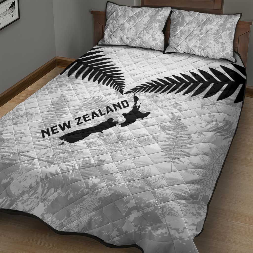 Custom New Zealand Silver Fern Football Quilt Bed Set Go Aotearoa Grunge White - Aussie Hoodie