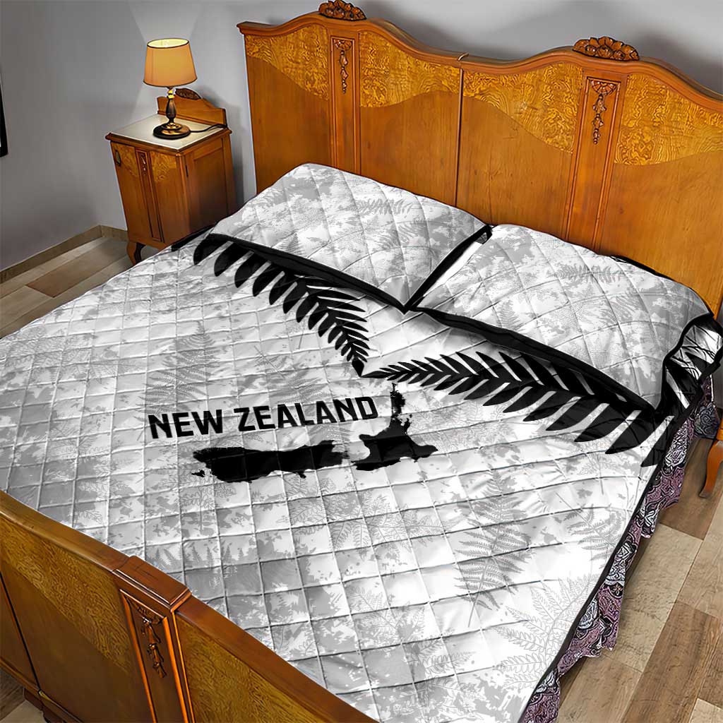 Custom New Zealand Silver Fern Football Quilt Bed Set Go Aotearoa Grunge White - Aussie Hoodie