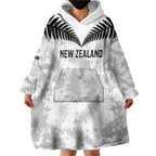 Custom New Zealand Silver Fern Football Wearable Blanket Hoodie Go Aotearoa Grunge White - Aussie Hoodie