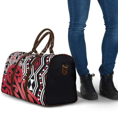 New Zealand Travel Bag Aotearoa Kowhaiwhai Mix Taniko Art - Red - Aussie Hoodie