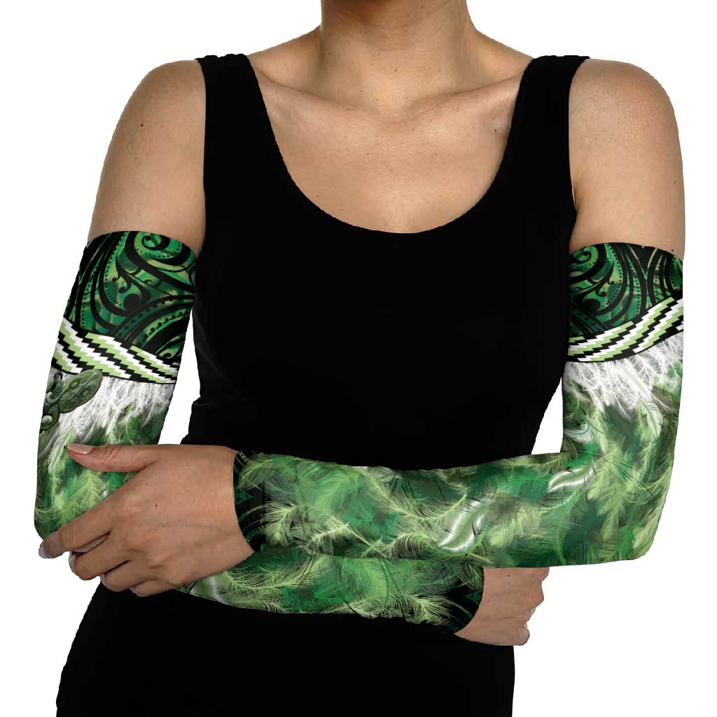 Green Traditional Cloak Aotearoa Arm Sleeves Maori Paua Shell Korowai Pattern - Aussie Hoodie