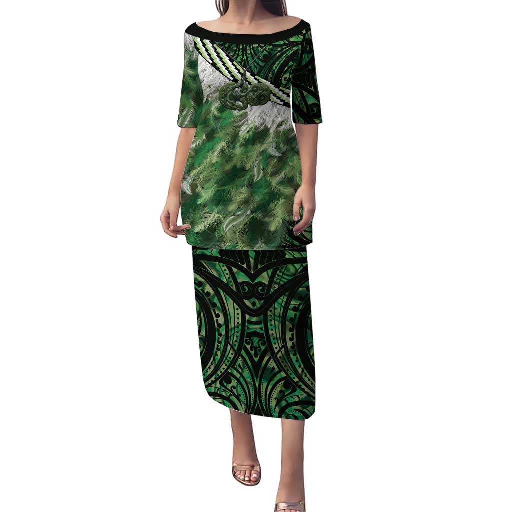 Green Traditional Cloak Aotearoa Puletasi Maori Paua Shell Korowai Pattern