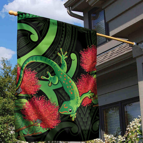 New Zealand Gecko Garden Flag Aotearoa Maori With Pohutukawa Flowers