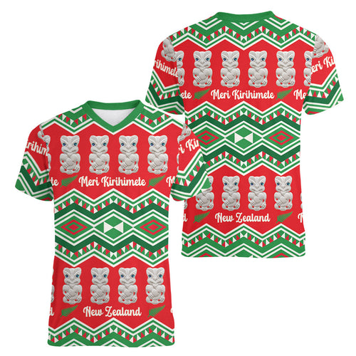 New Zealand Christmas In July Women V-Neck T-Shirt Meri Kirihimete Hei Tiki Taniko Motifs Seamless