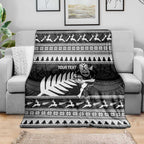 New Zealand Christmas Rugby Personalised Blanket Meri Kirihimete All Black Maori - Aussie Hoodie