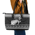 New Zealand Christmas Rugby Personalised Leather Tote Bag Meri Kirihimete All Black Maori - Aussie Hoodie