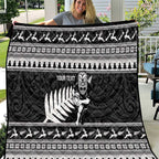 New Zealand Christmas Rugby Personalised Quilt Meri Kirihimete All Black Maori - Aussie Hoodie