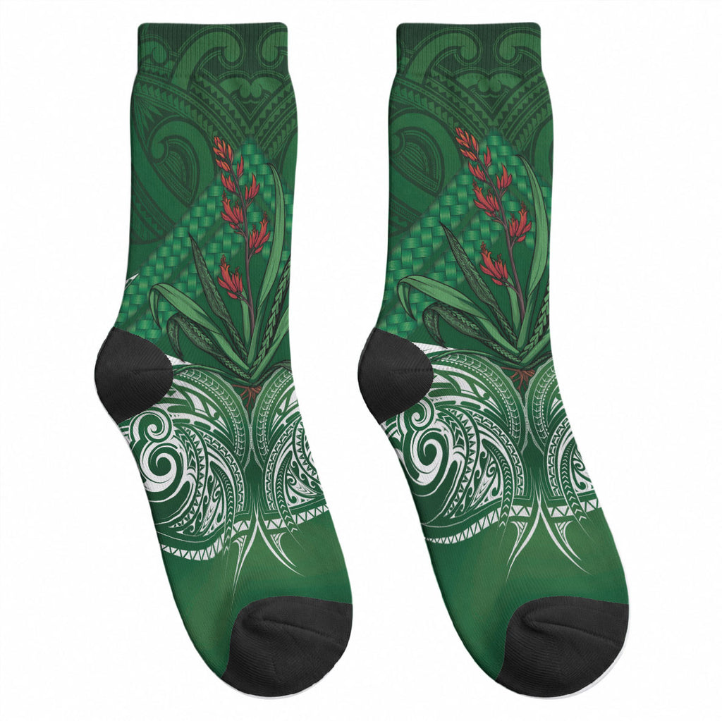 Rongoa Maori New Zealand Harakeke Crew Socks NZ Weaving Pattern Green
