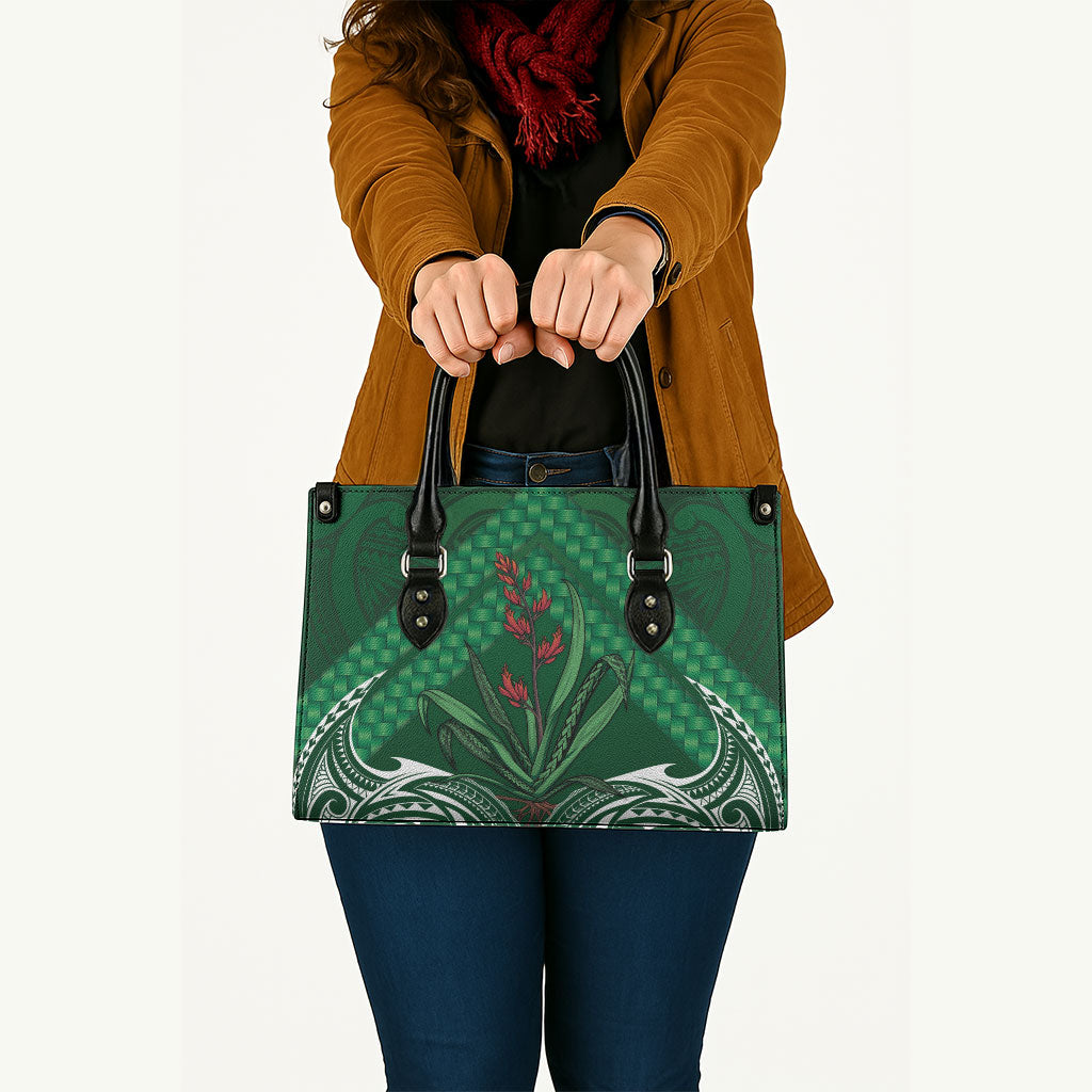Rongoa Maori New Zealand Harakeke Leather Bag NZ Weaving Pattern Green