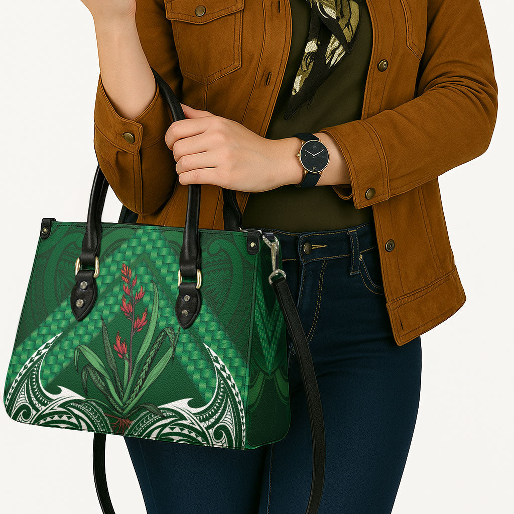 Rongoa Maori New Zealand Harakeke Leather Bag NZ Weaving Pattern Green