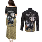 personalised-collingwood-football-couples-matching-puletasi-dress-and-long-sleeve-button-shirts-magpies-go-champions-2023-polynesian-indigenous-art