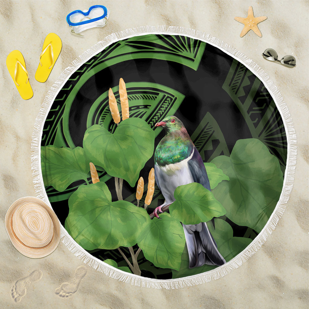 Kawakawa Rongoa Maori Kereru New Zealand Beach Blanket