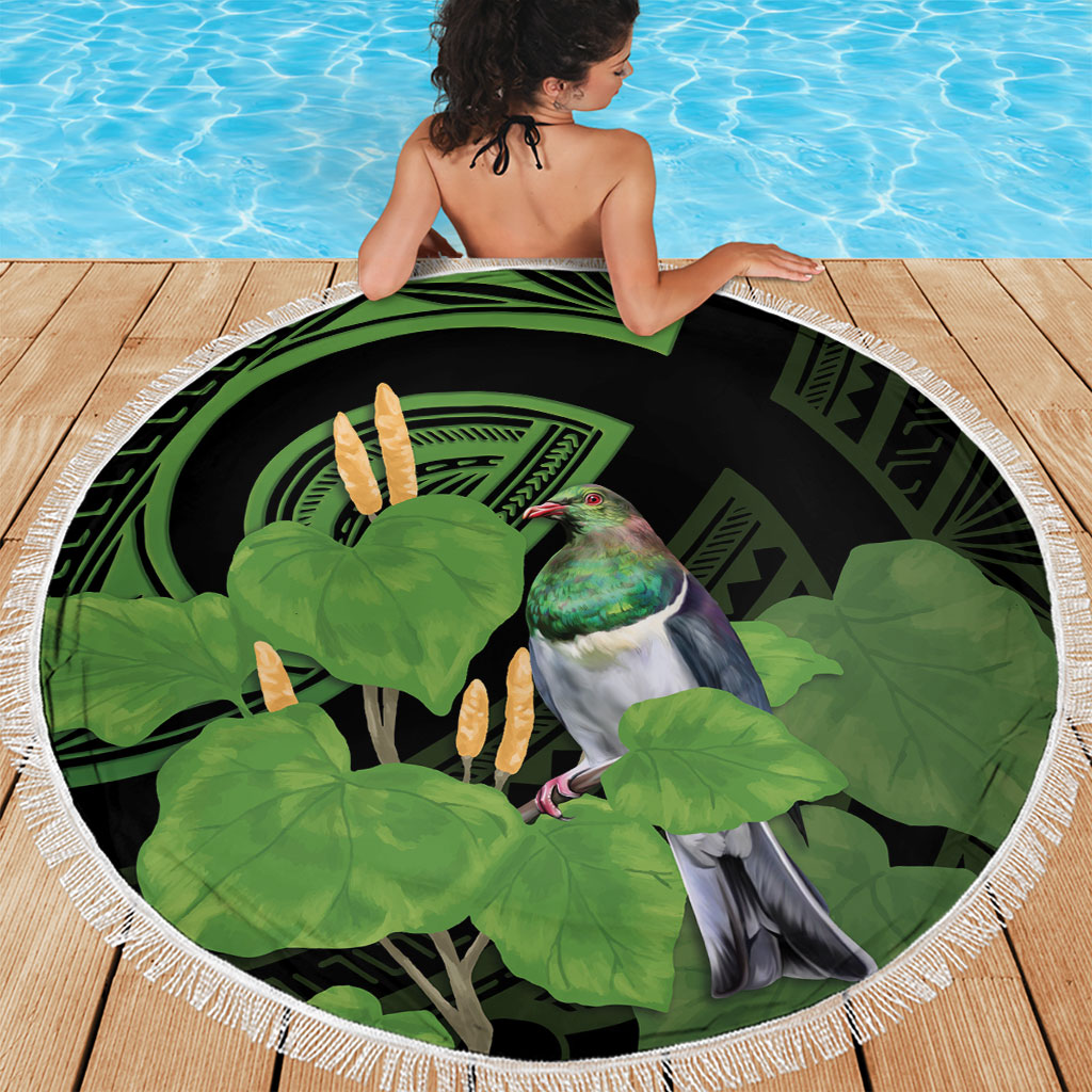 Kawakawa Rongoa Maori Kereru New Zealand Beach Blanket