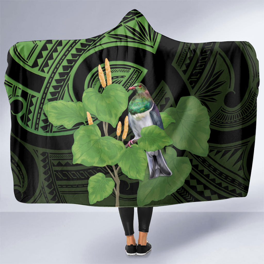 Kawakawa Rongoa Maori Kereru New Zealand Hooded Blanket