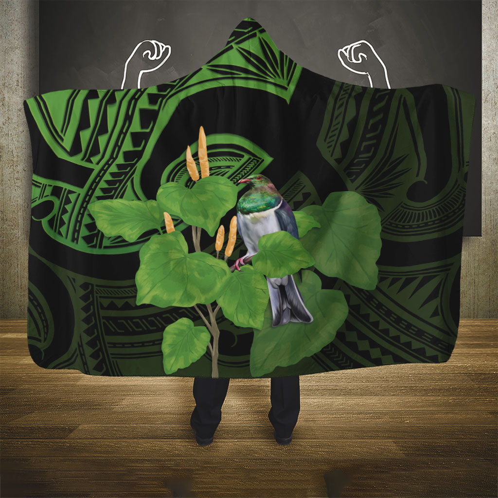 Kawakawa Rongoa Maori Kereru New Zealand Hooded Blanket