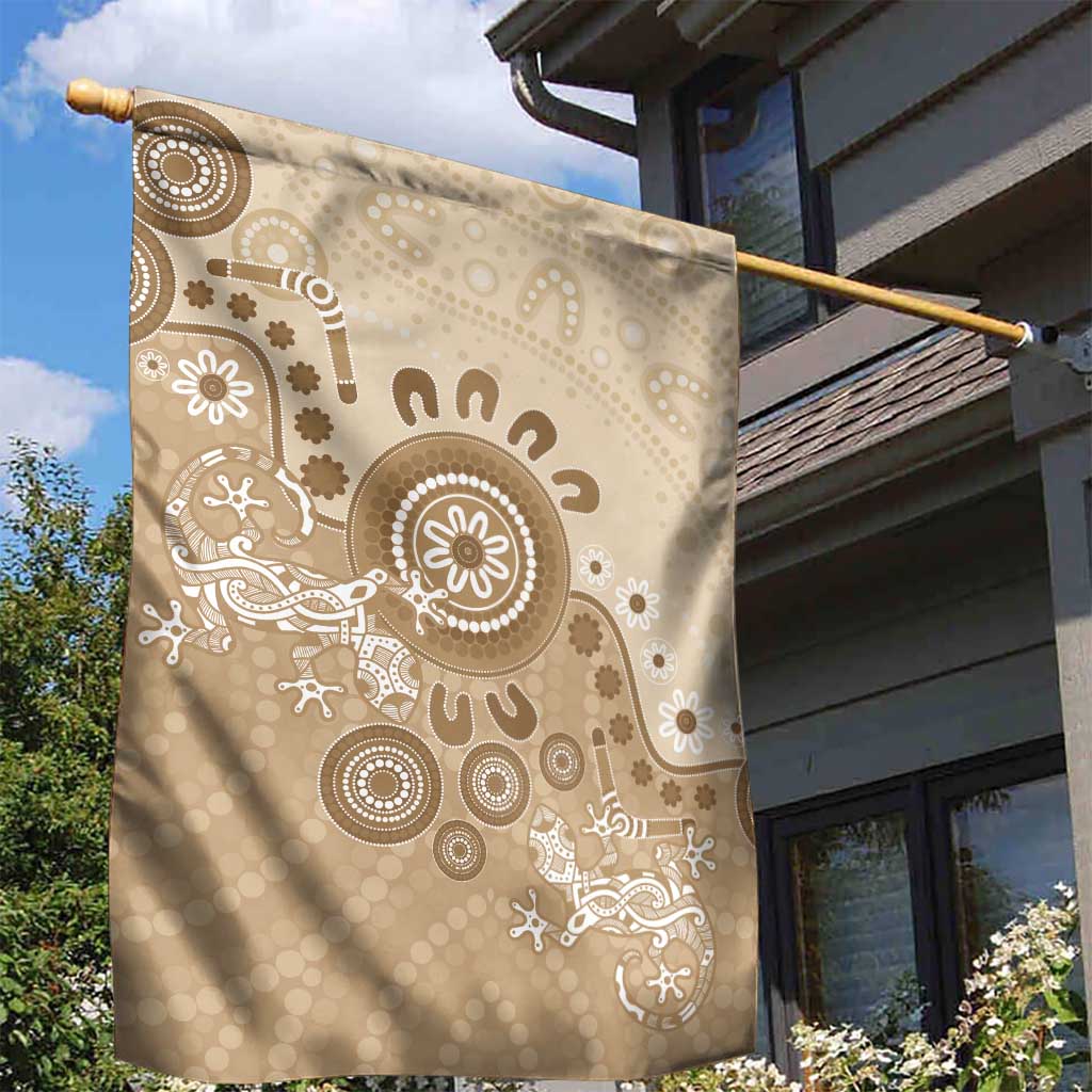 Beige Lizards Australia Garden Flag Boomerang Indigenous Art - Aussie Hoodie