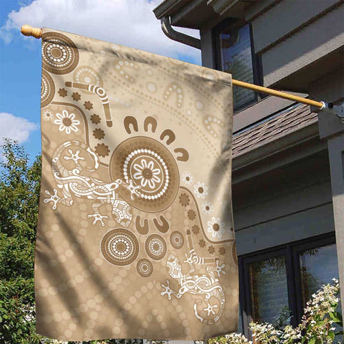 Beige Lizards Australia Garden Flag Boomerang Indigenous Art - Aussie Hoodie