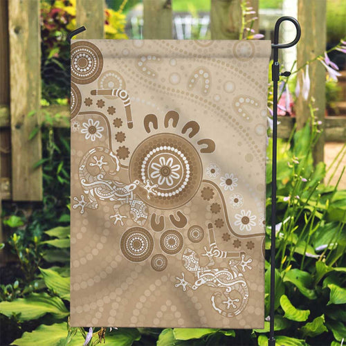 Beige Lizards Australia Garden Flag Boomerang Indigenous Art - Aussie Hoodie
