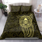 New Zealand Skull Darts Bedding Set Aotearoa Maori Chest Tattoo Stylized Gold - Aussie Hoodie